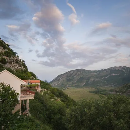 Appartamento Apartment Village House Ravno